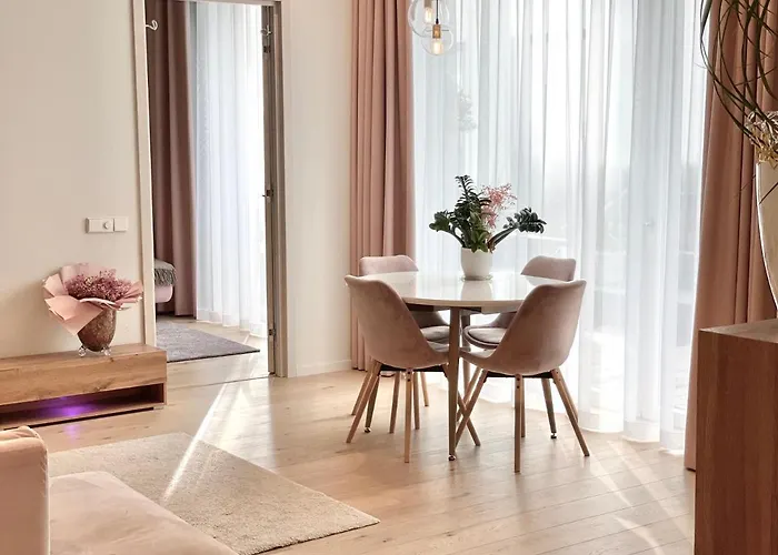 2 Bedroom Premium In The Heart Of דירה *