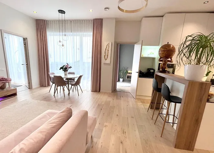 2 Bedroom Premium In The Heart Of * טאלין